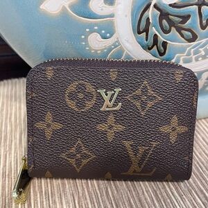 Brand new! 
Brown Monogram Card Holder
Nnnot real one